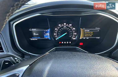 Седан Ford Fusion 2017 в 