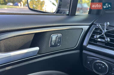 Седан Ford Fusion 2017 в 