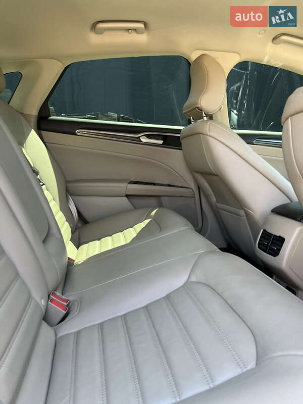 Седан Ford Fusion 2016 в Первомайську