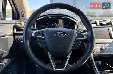 Седан Ford Fusion 2017 в 