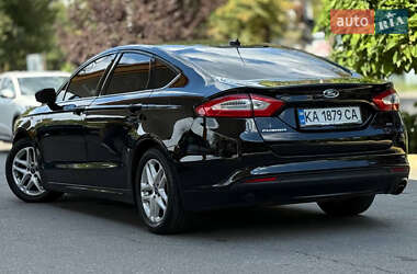 Седан Ford Fusion 2016 в 