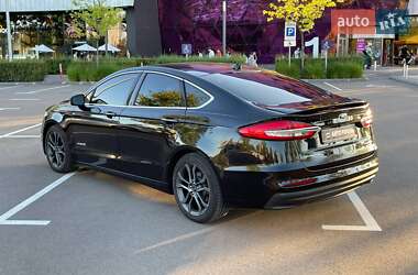 Седан Ford Fusion 2019 в 