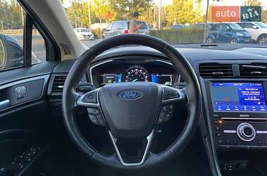 Седан Ford Fusion 2019 в 