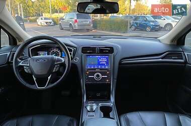 Седан Ford Fusion 2019 в 