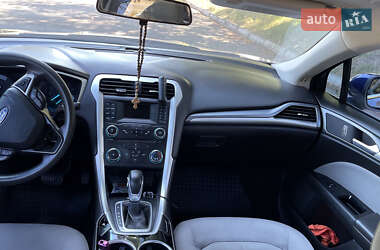 Седан Ford Fusion 2012 в 