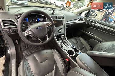 Седан Ford Fusion 2013 в 