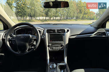 Седан Ford Fusion 2017 в 