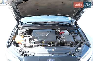Седан Ford Fusion 2017 в 