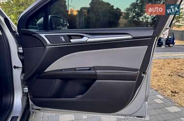 Седан Ford Fusion 2013 в 