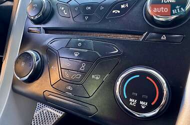 Седан Ford Fusion 2013 в 