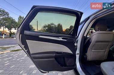 Седан Ford Fusion 2013 в 
