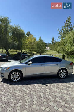 Седан Ford Fusion 2020 в 