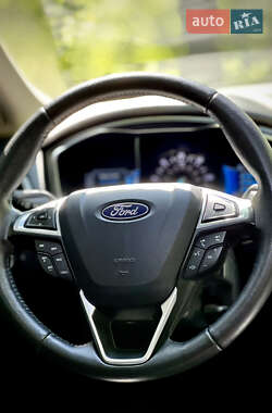 Седан Ford Fusion 2018 в 