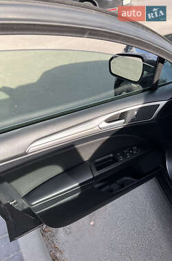 Седан Ford Fusion 2019 в 