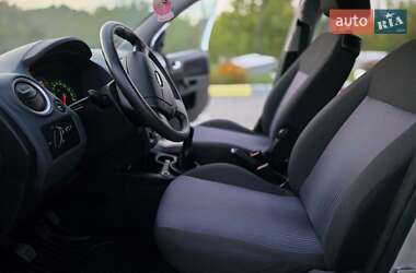 Хэтчбек Ford Fusion 2006 в 