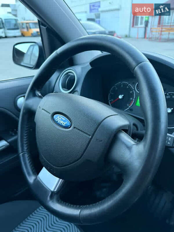Хетчбек Ford Fusion 2006 в Сумах