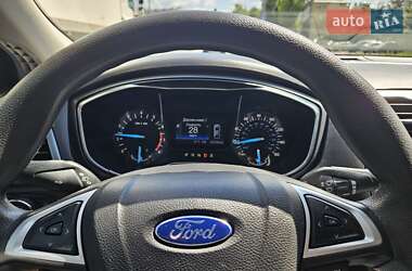 Седан Ford Fusion 2016 в 