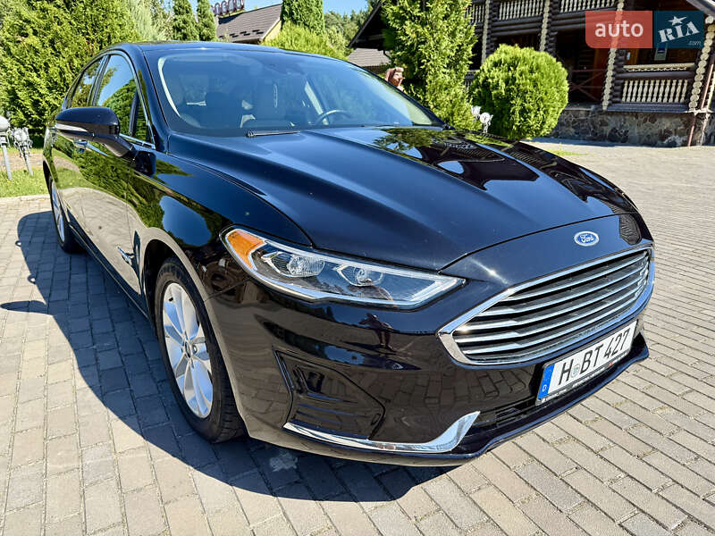Седан Ford Fusion 2019 в Ровно