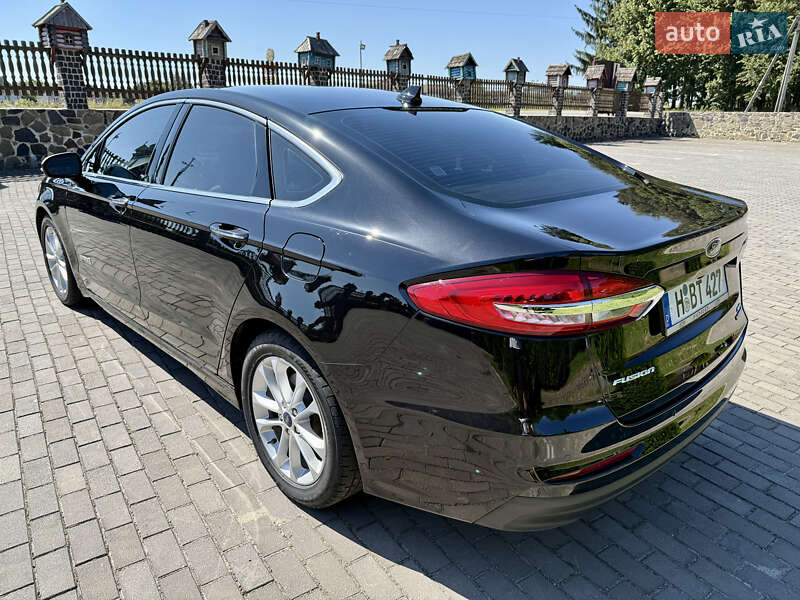 Седан Ford Fusion 2019 в Ровно
