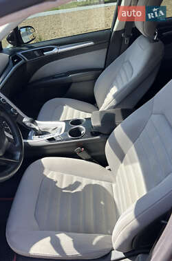 Седан Ford Fusion 2012 в 