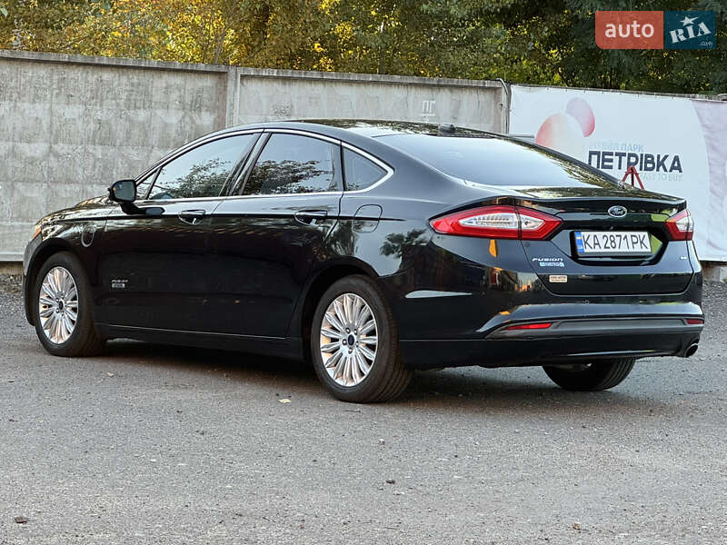 Седан Ford Fusion 2015 в Києві