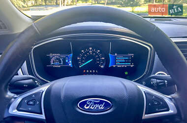 Седан Ford Fusion 2017 в 