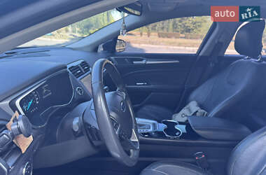 Седан Ford Fusion 2013 в 