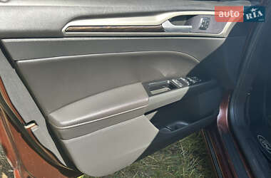 Седан Ford Fusion 2015 в 