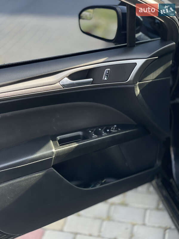 Седан Ford Fusion 2017 в Львові