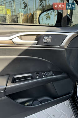 Седан Ford Fusion 2016 в 