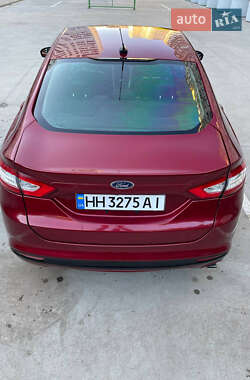 Седан Ford Fusion 2016 в 