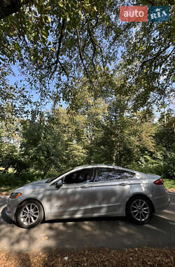 Седан Ford Fusion 2018 в 