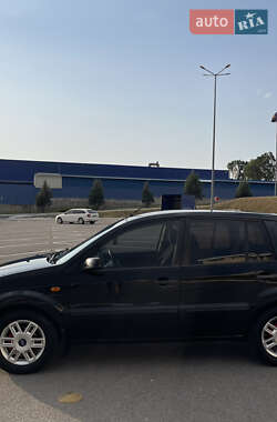 Хэтчбек Ford Fusion 2006 в 