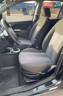 Хэтчбек Ford Fusion 2006 в 