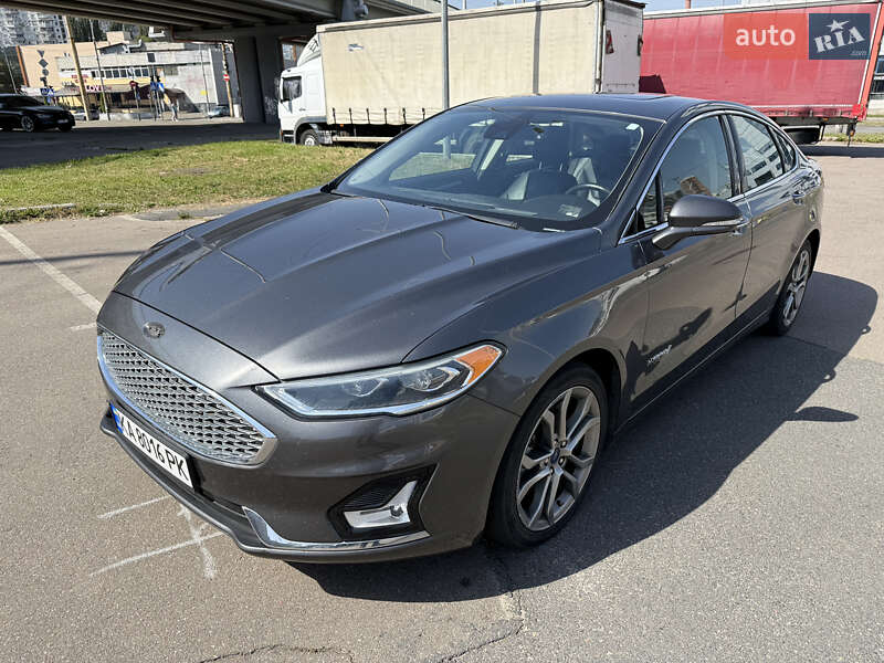 Седан Ford Fusion 2018 в 