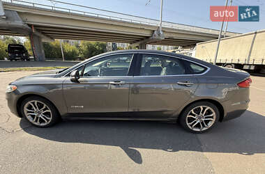 Седан Ford Fusion 2018 в 