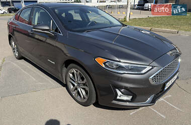 Седан Ford Fusion 2018 в 