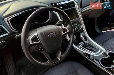 Седан Ford Fusion 2016 в 