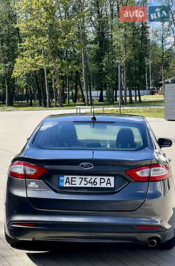 Седан Ford Fusion 2015 в 