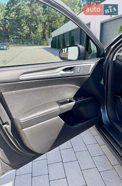 Седан Ford Fusion 2015 в 