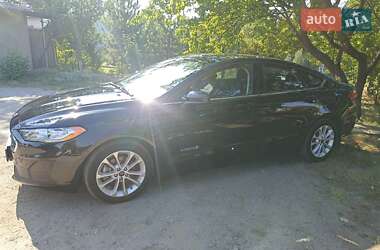 Седан Ford Fusion 2019 в 