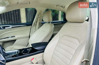 Седан Ford Fusion 2015 в 