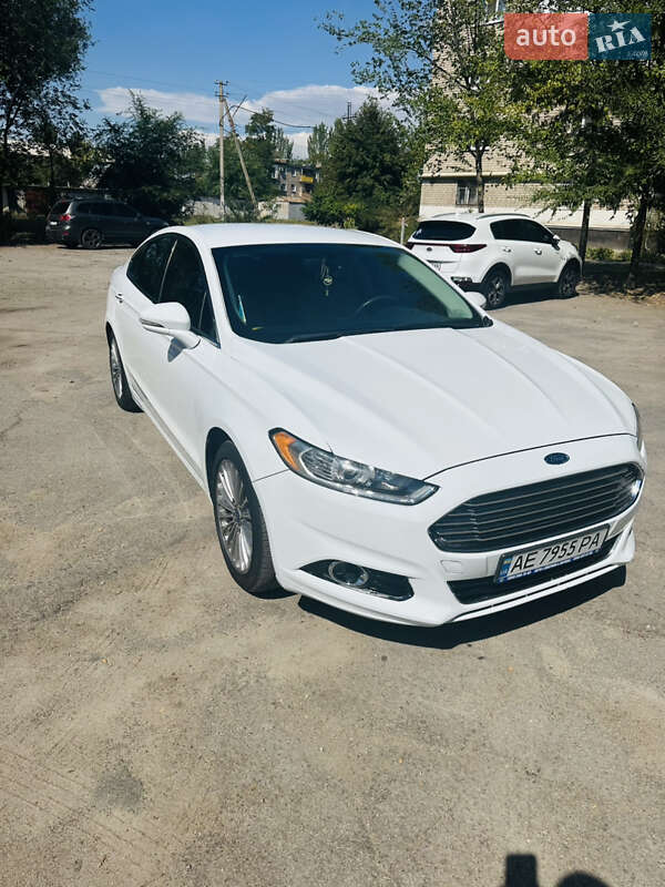 Седан Ford Fusion 2015 в 