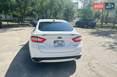 Седан Ford Fusion 2015 в 