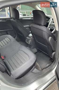 Седан Ford Fusion 2014 в 