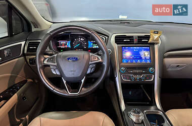 Седан Ford Fusion 2017 в 