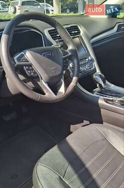 Седан Ford Fusion 2015 в 