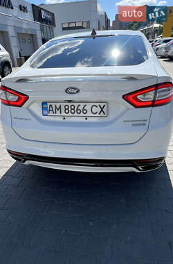 Седан Ford Fusion 2013 в 