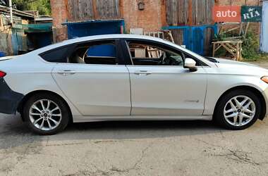 Седан Ford Fusion 2016 в 