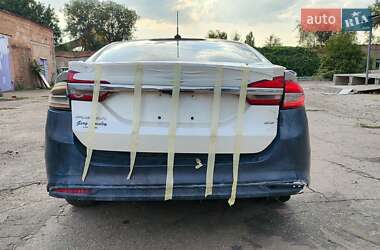Седан Ford Fusion 2016 в 